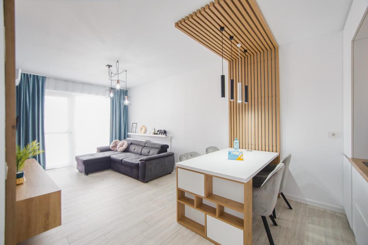 Pinkwood Harmony Apartment Oradea Exterior photo